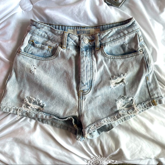 Brandy Melville Pants - Brandy Melville lighwash highwaisted denim shorts